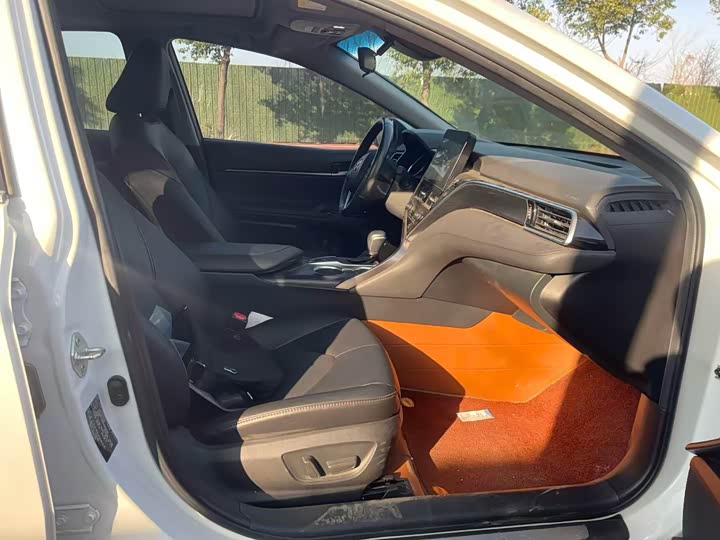 Фото 6 - Toyota Camry