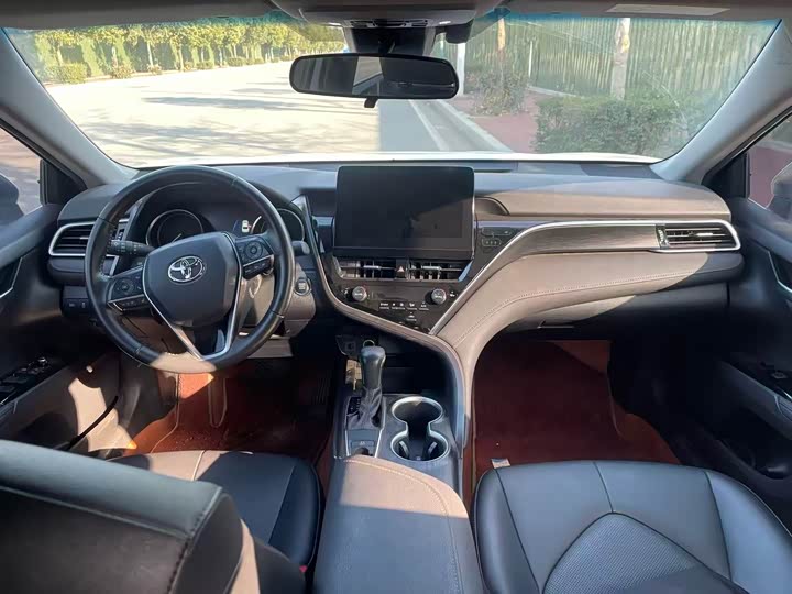 Фото 7 - Toyota Camry