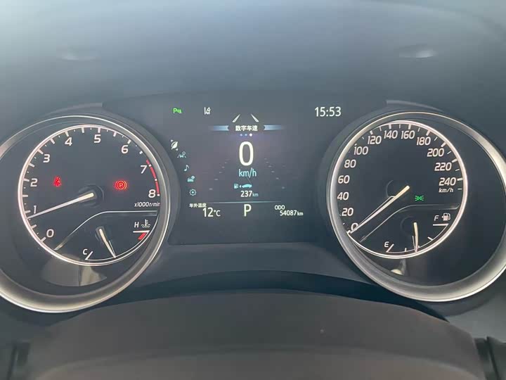 Фото 8 - Toyota Camry