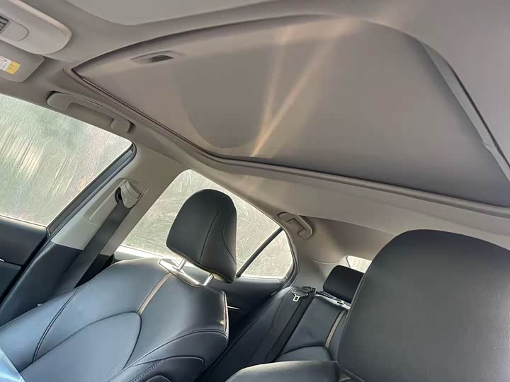 Фото 9 - Toyota Camry