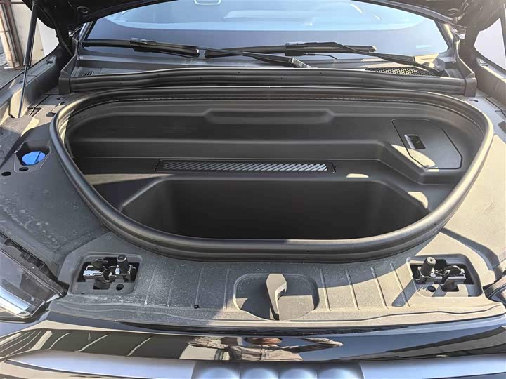 Фото 9 - Audi Q6L e-tron