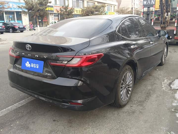 Фото 3 - Toyota Camry