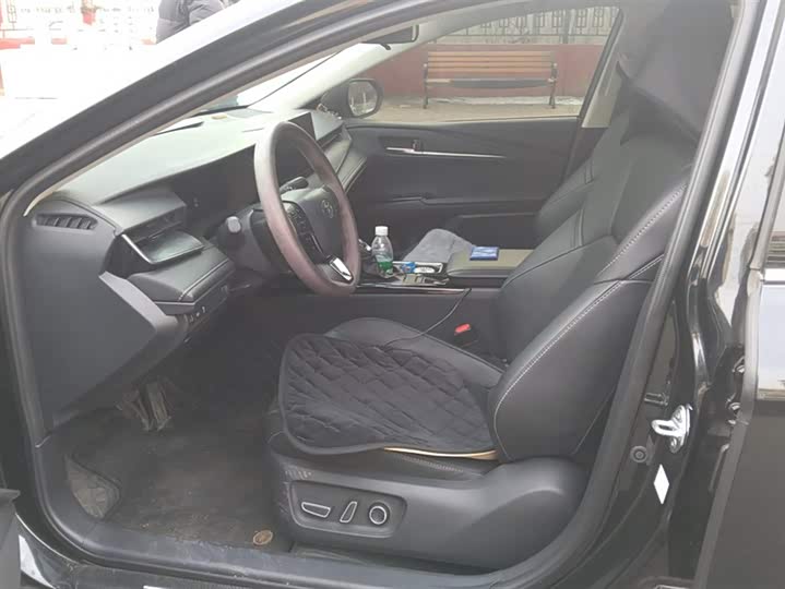 Фото 9 - Toyota Camry