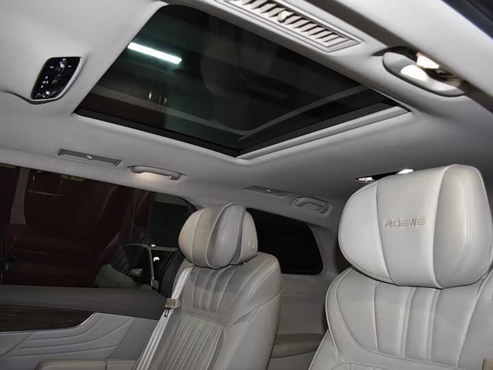 Фото 7 - Roewe iMax 8