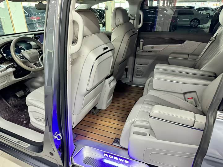 Фото 9 - Roewe iMax 8