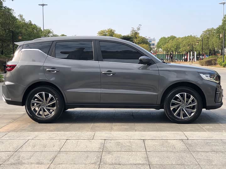 Фото 5 - Geely Vision X6