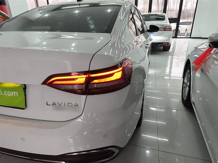 Фото 8 - Volkswagen Lavida