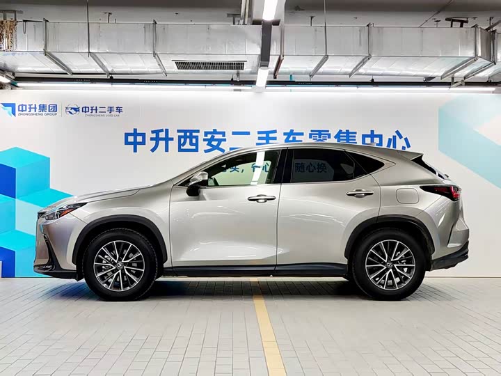 Фото 3 - Lexus NX