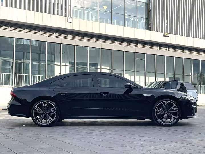 Фото 4 - Audi A7L