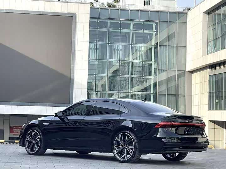 Фото 5 - Audi A7L