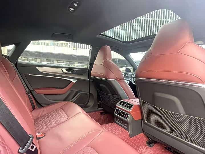 Фото 7 - Audi A7L