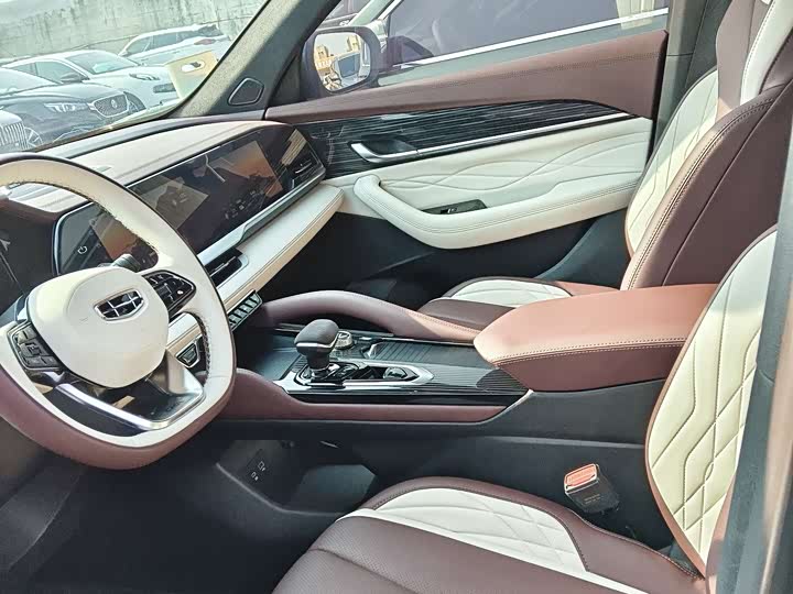 Фото 3 - Geely Monjaro