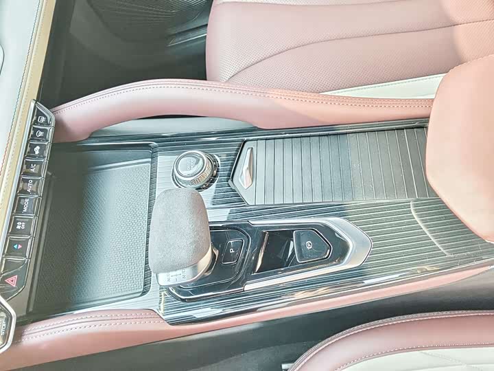 Фото 5 - Geely Monjaro