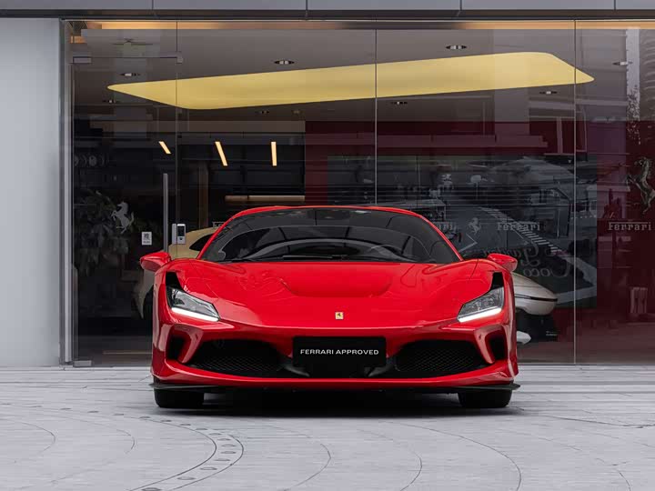 Фото 2 - Ferrari F8