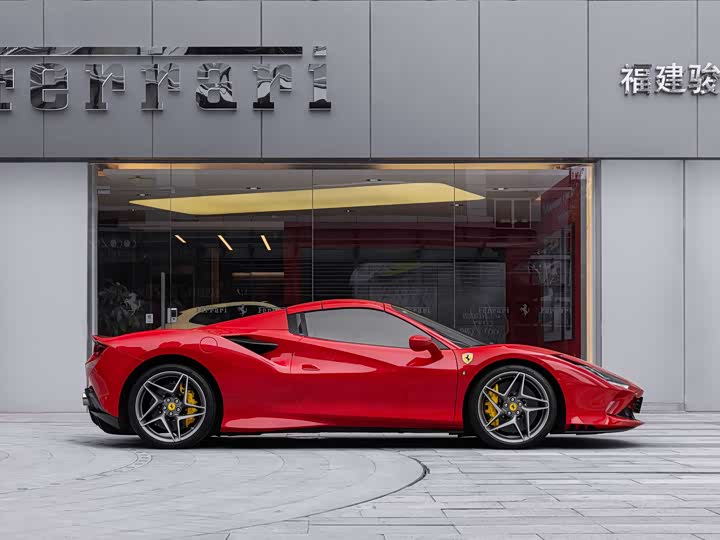 Фото 8 - Ferrari F8