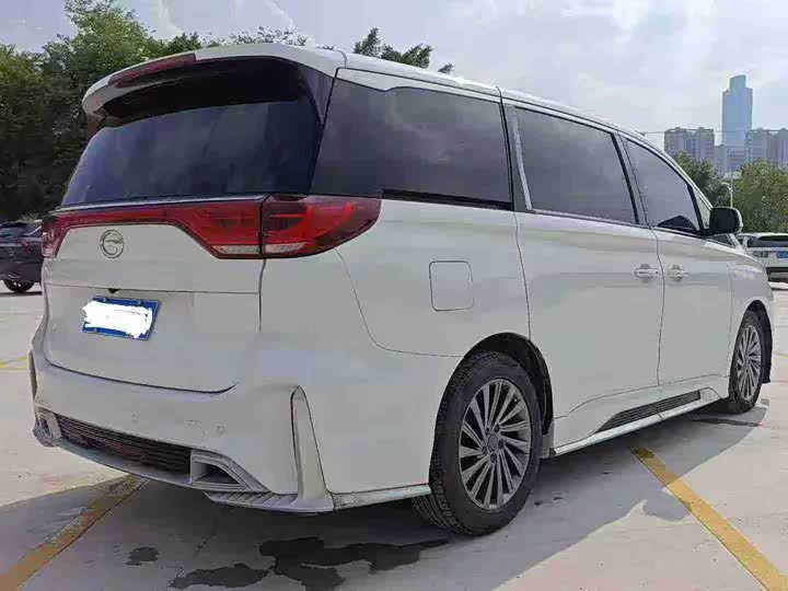 Фото 2 - GAC Trumpchi M8