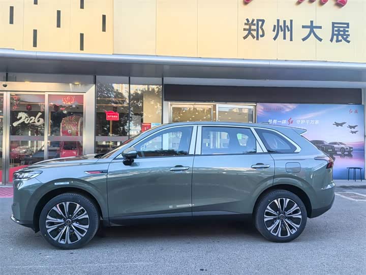 Фото 3 - Hongqi HS6 Hybrid