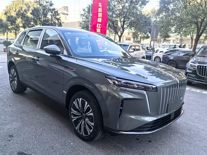Фото 8 - Hongqi HS6 Hybrid