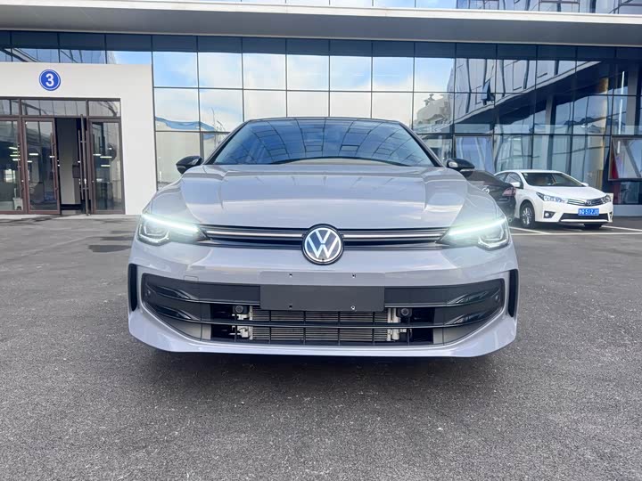 Фото 2 - Volkswagen Golf