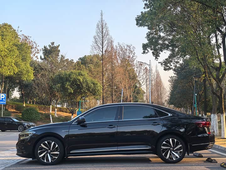 Фото 4 - Volkswagen Passat