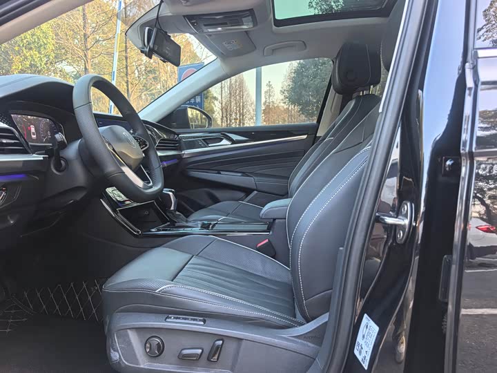 Фото 7 - Volkswagen Passat