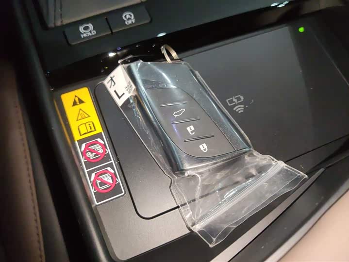 Фото 8 - Lexus ES