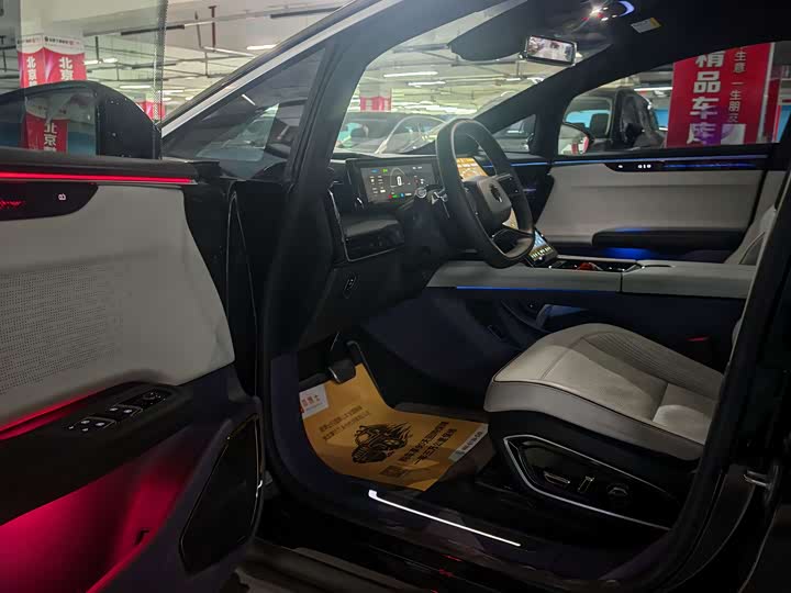 Фото 4 - HiPhi X