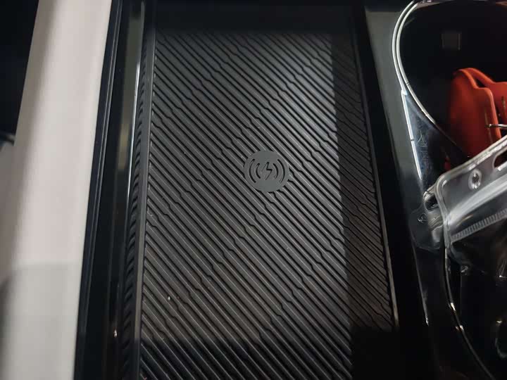 Фото 9 - HiPhi X