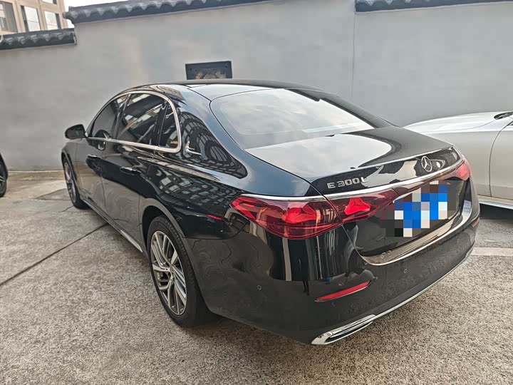 Фото 2 - Mercedes-Benz E-Class