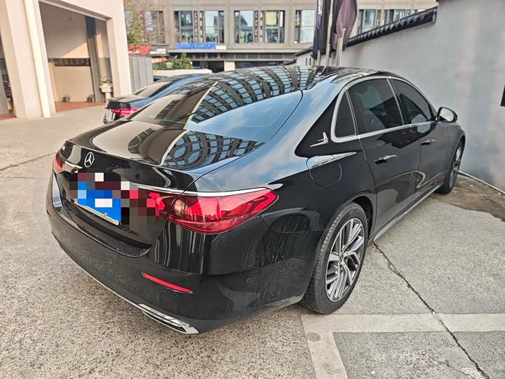 Фото 3 - Mercedes-Benz E-Class