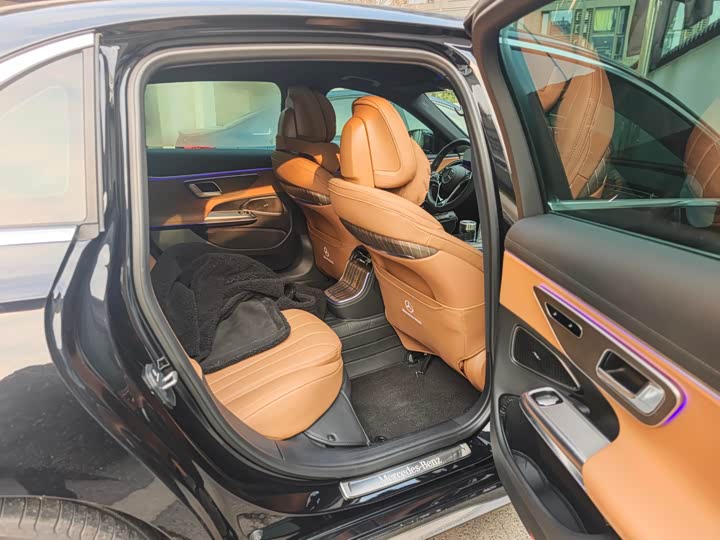 Фото 8 - Mercedes-Benz E-Class