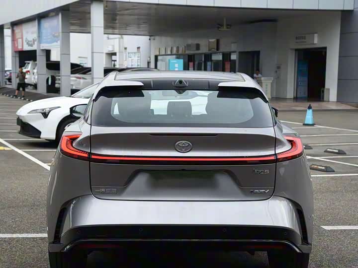 Фото 3 - Toyota bZ5