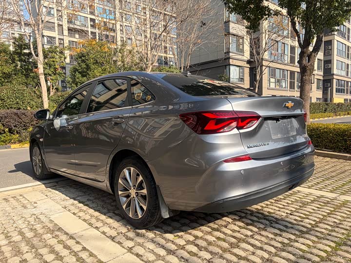 Фото 6 - Chevrolet Cruze