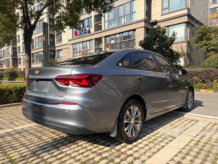 Фото 7 - Chevrolet Cruze