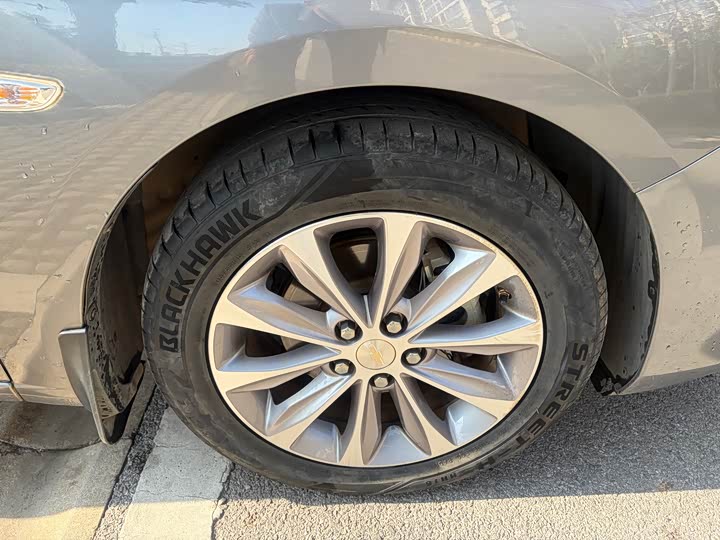 Фото 8 - Chevrolet Cruze