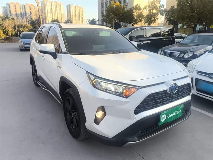 Фото 4 - Toyota RAV4