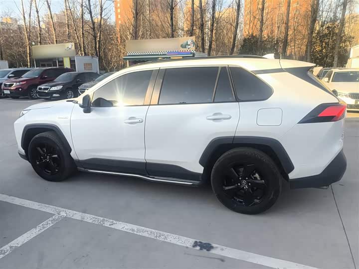 Фото 5 - Toyota RAV4