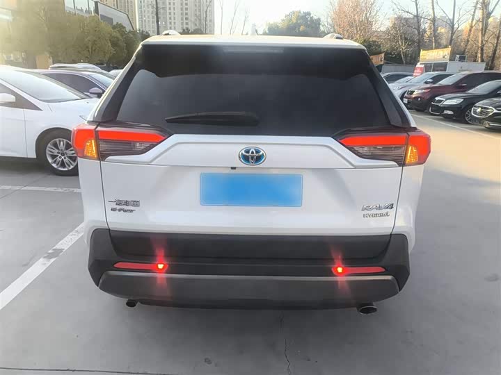 Фото 6 - Toyota RAV4