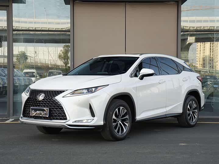 Фото 1 - Lexus RX