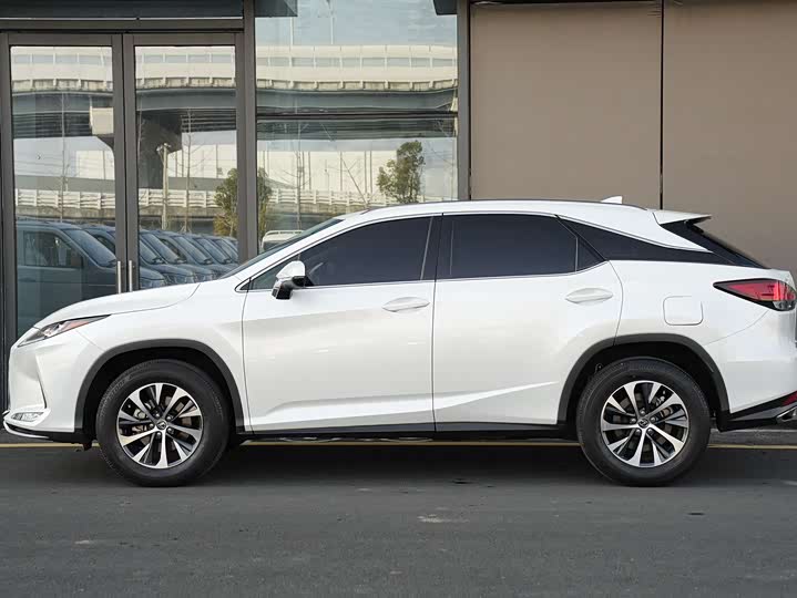 Фото 7 - Lexus RX