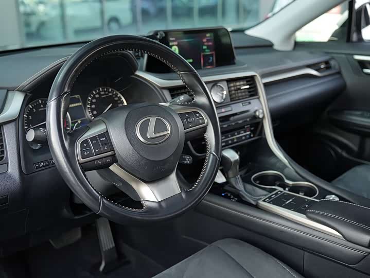 Фото 9 - Lexus RX