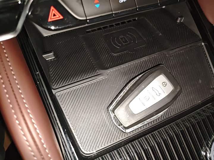 Фото 9 - Geely Monjaro