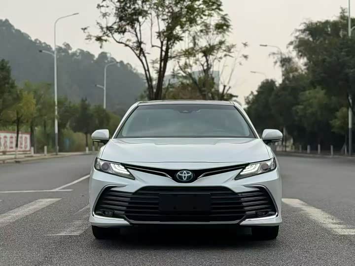 Фото 2 - Toyota Camry