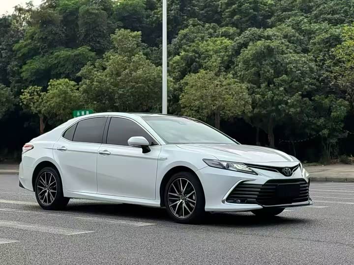 Фото 3 - Toyota Camry