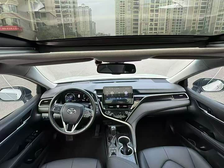 Фото 5 - Toyota Camry