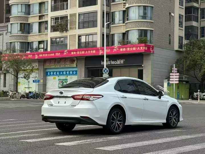 Фото 7 - Toyota Camry