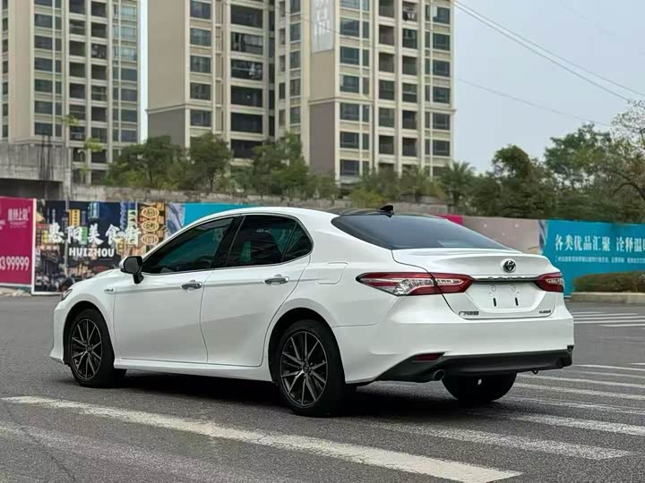 Фото 9 - Toyota Camry