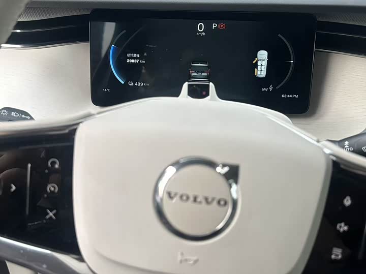 Фото 4 - Volvo EM90