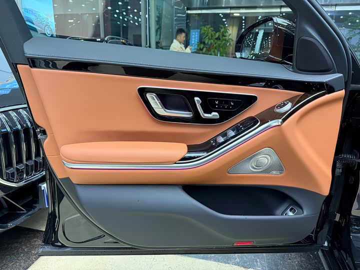 Фото 5 - Mercedes-Benz S-Class