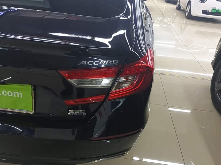 Фото 8 - Honda Accord